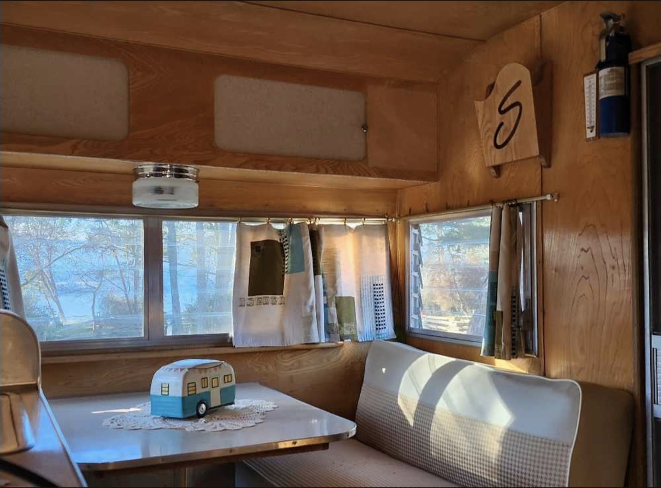 Vintage Trailer – Shasta 1962 – Image 1