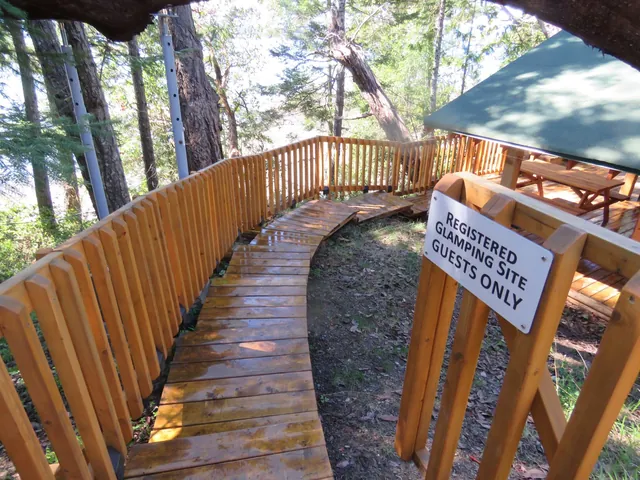 Glamping Pad – Private boardwalk to the Glamping Pad